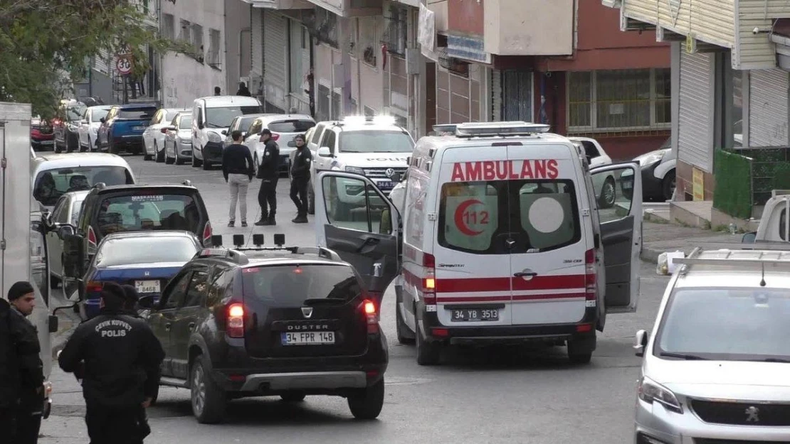 Sultangazi'de dehşet: Boşanmak üzere olduğu eşini evde kaçan üvey kızını sokak ortasında öldürüp intihar etti