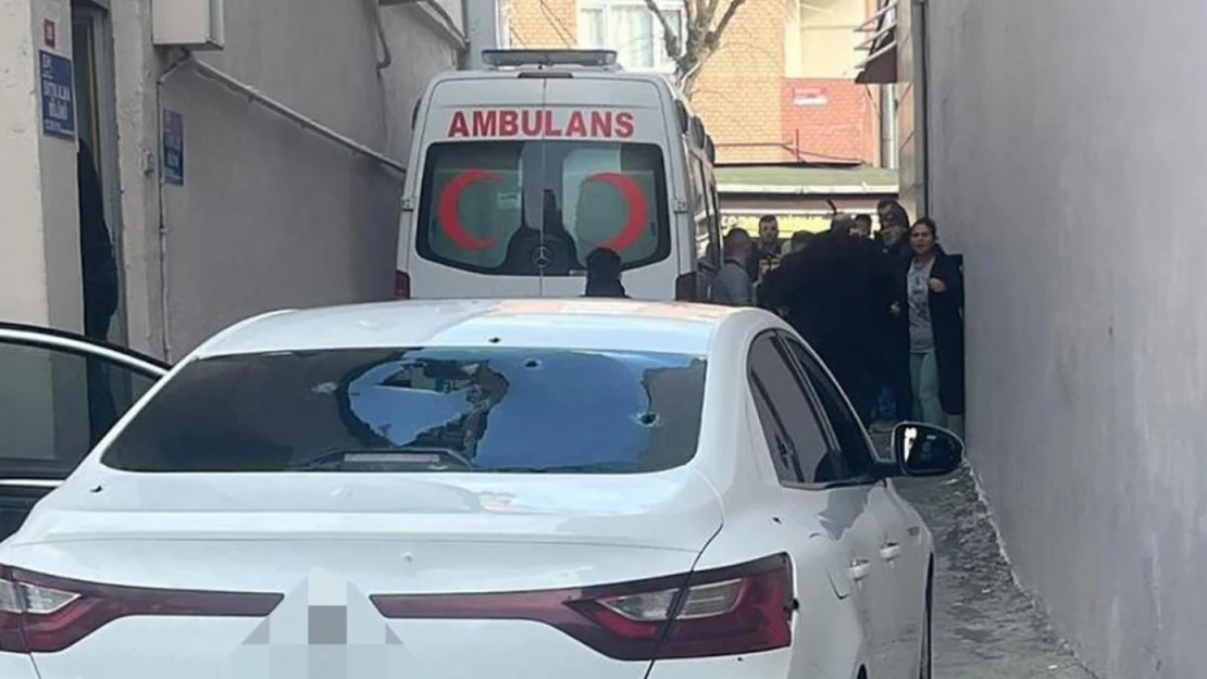 Sultangazi'de silahlı çatışma: Olay yerinden geçen çocuk kurşunların hedefi oldu