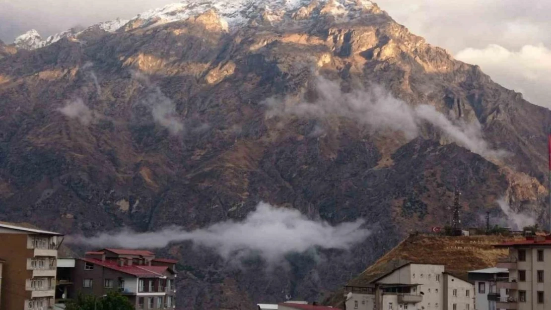 Sümbül Dağı zirvesi beyaza büründü