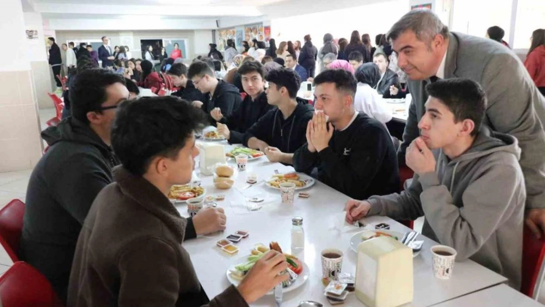 Sünnetci, MSÜ sınavına girecek öğrencilerle buluştu