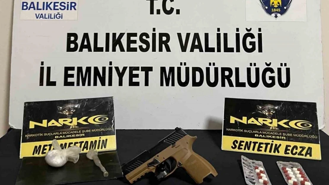 Şüpheli araçtan hem silah hem uyuşturucu ele geçirildi