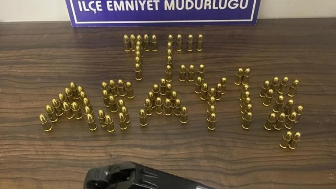 Şüpheli şahısların üzerinde 2 adet ruhsatsız silah ele geçirildi