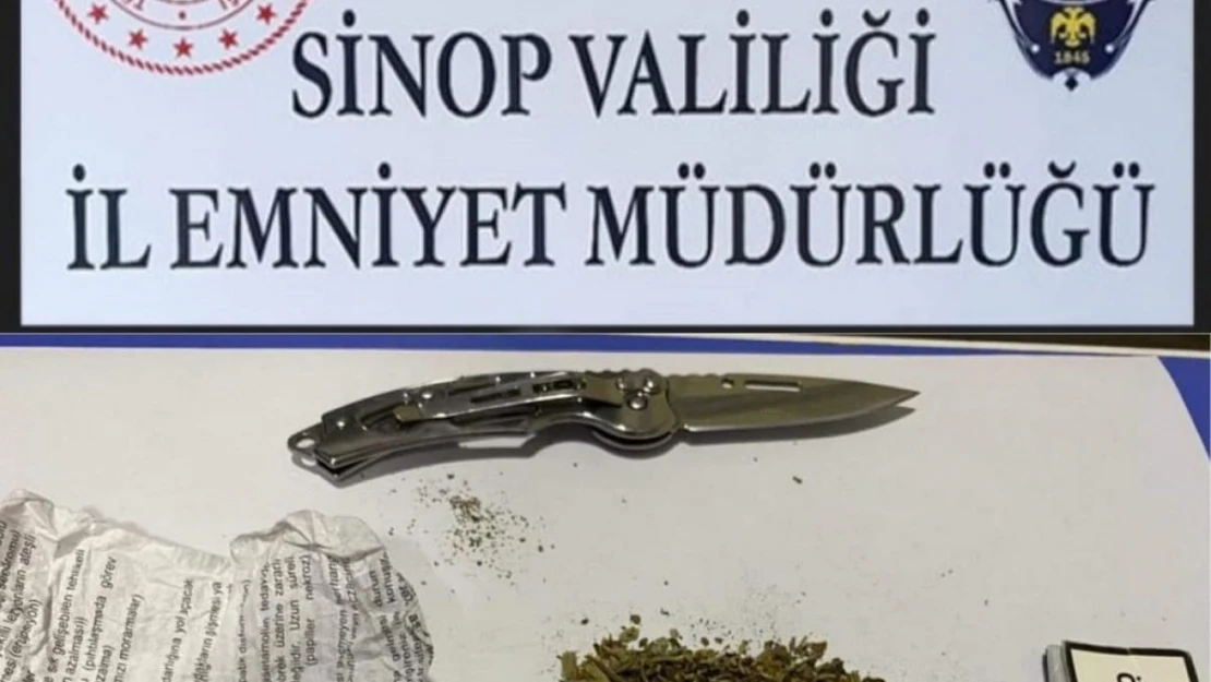 Şüpheli şahsın üzerinden bıçak ve uyuşturucu madde çıktı