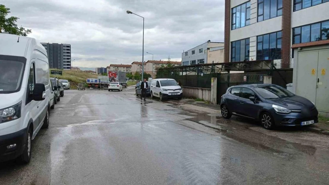 Sürekli trafik kazalarının yaşandığı yol çevre halkını tedirgin ediyor