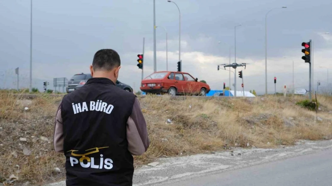 Sürücülerin 'ölüm kavşağı' dediği kavşakta drone ile trafik denetimi yapıldı