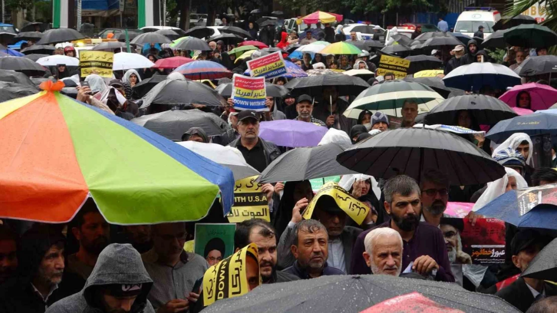 Tahran'da binlerce kişi, Nasrallah'ın ölümünün ardından İsrail'i protesto etti