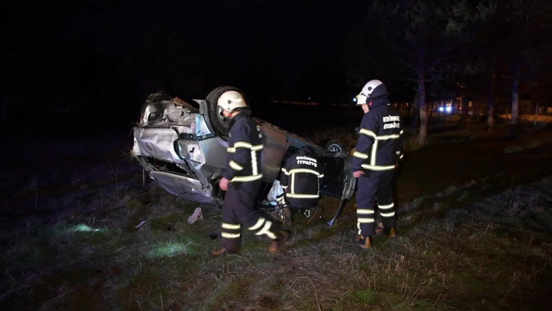 Takla atan otomobilden çıkarılan sürücü ambulansta şoka girdi