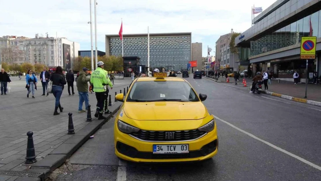 Taksim'de ticari taksi denetiminde şoförlere ceza yağdı