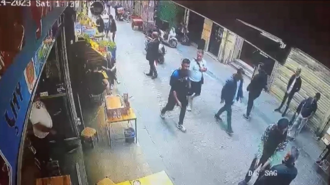 Taksim'de turistin yaşadığı dehşet kamerada: Otel yalanıyla kandırıp barda gasbedip darp ettiler