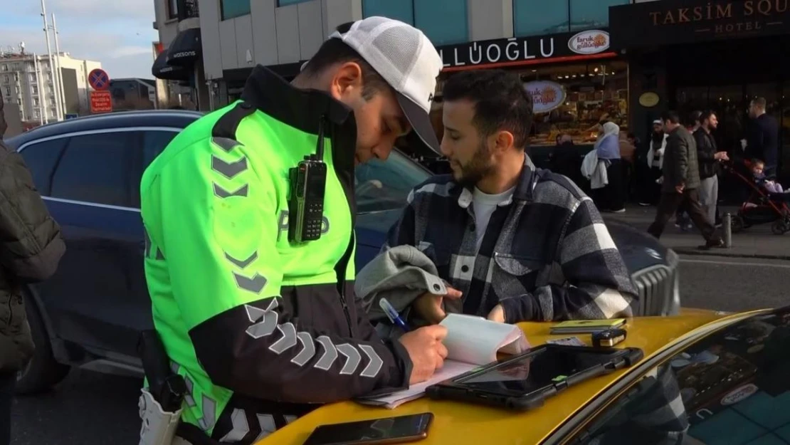 Taksim'de yılın ilk ticari taksi denetimi yapıldı: 5 sürücüye 32 bin TL ceza