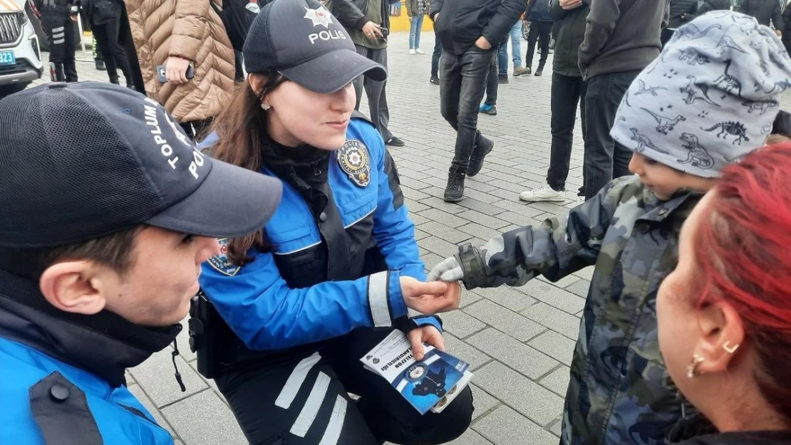 Taksim'deki NARKOTIR'da gençlere uyuşturucunun zararları anlatıldı