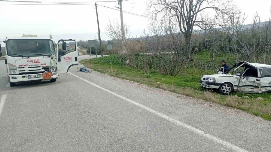 Tankerle çarpışan otomobil sürücüsü yola fırladı