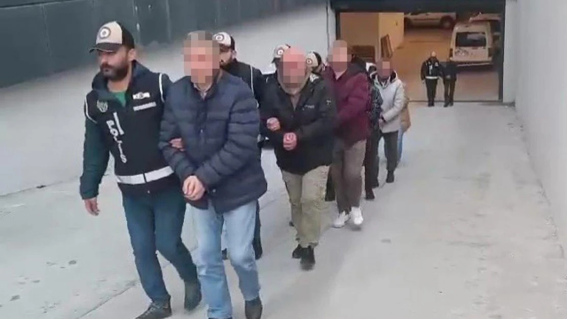 Tapuda rüşvet operasyonunda yakalanan 8 kişi adliyeye sevk edildi