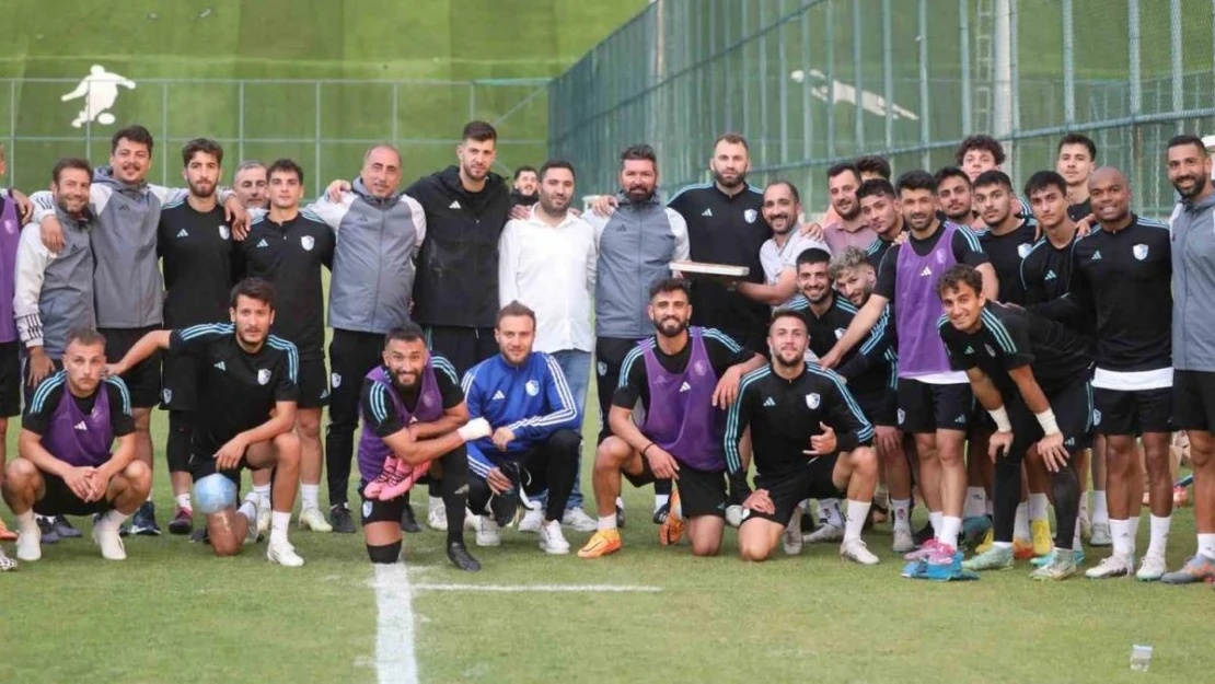 Taraftardan Erzurumspor'a  tatlı dopingi