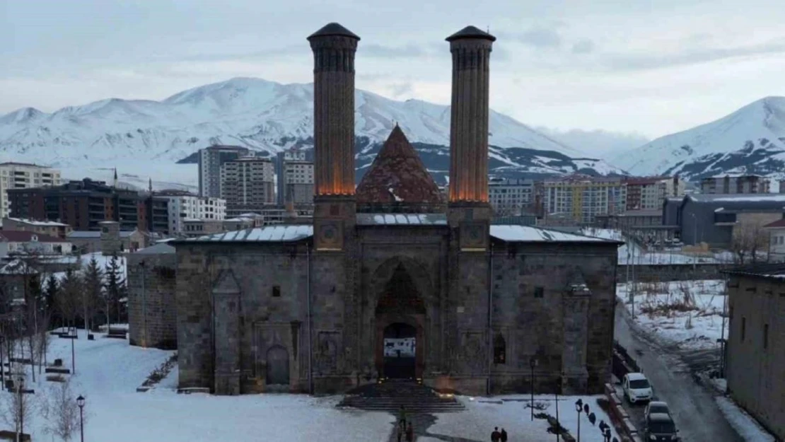 Tarihçi, yazar, rehber Talha Uğurluel: 'Muhiddin Pervâne'nin Gürcü Hatuna yaptırdığı isimsiz Kümbet, Erzurum Hatuniye Medresesi'