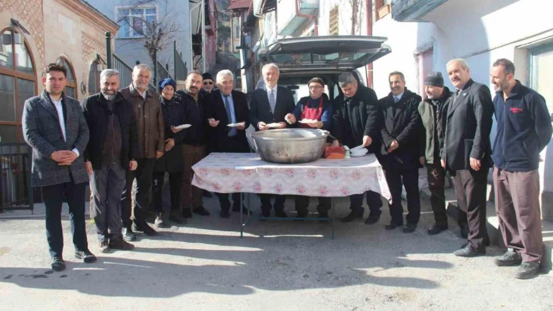 Tarihi camide 'pilav ikramı' geleneği