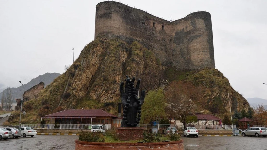 Tarihi Oltu Kalesi turizme kazandırılıyor