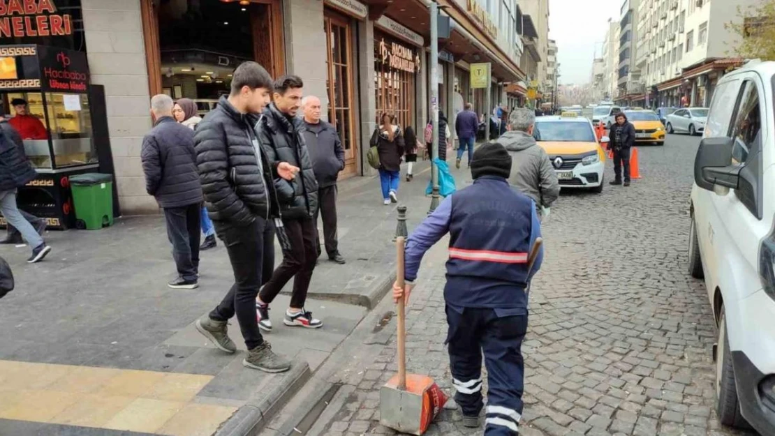 Tarihi Sur ilçesinde temizlik çalışmaları sürüyor