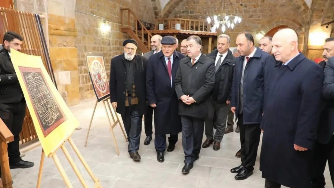 Tarihi Taşhan'da 'Hat Sergisi' açıldı