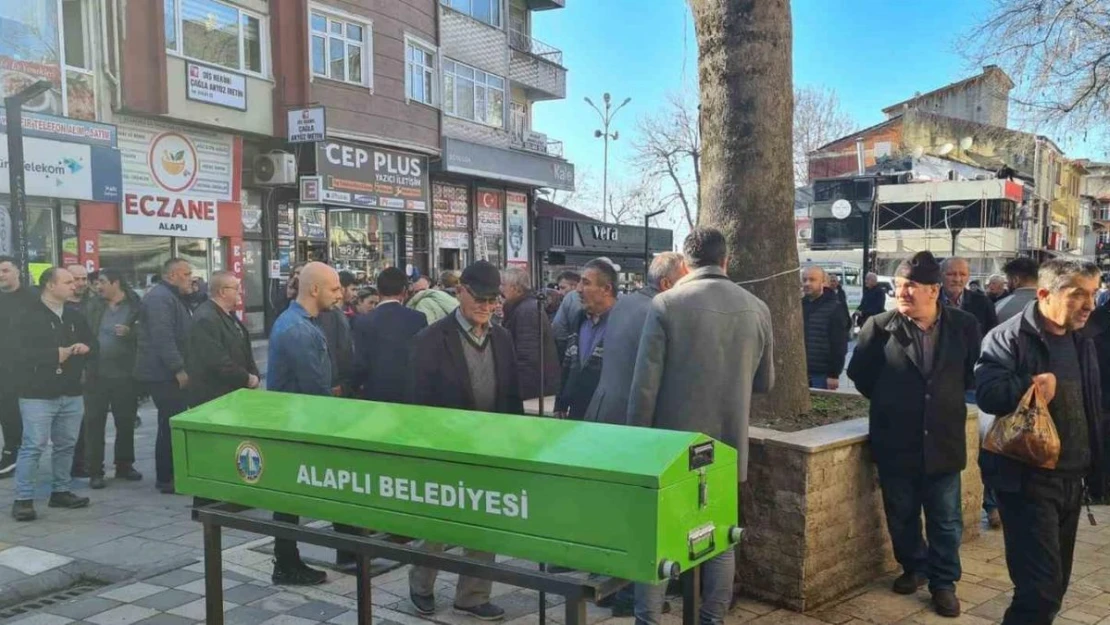 Tartıştığı kişi tarafından kalbinden bıçaklanarak öldürülen adam toprağa verildi