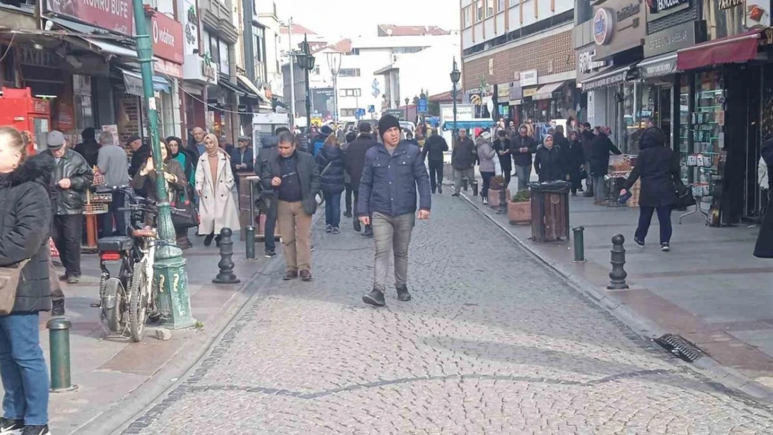 Tatilin ardından cadde ve sokaklarda hareketlilik başladı