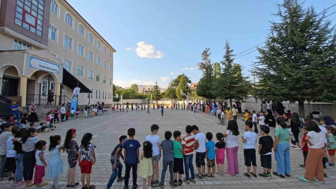 Tatvan Belediyesinden 'Çocuk Şenlikleri'