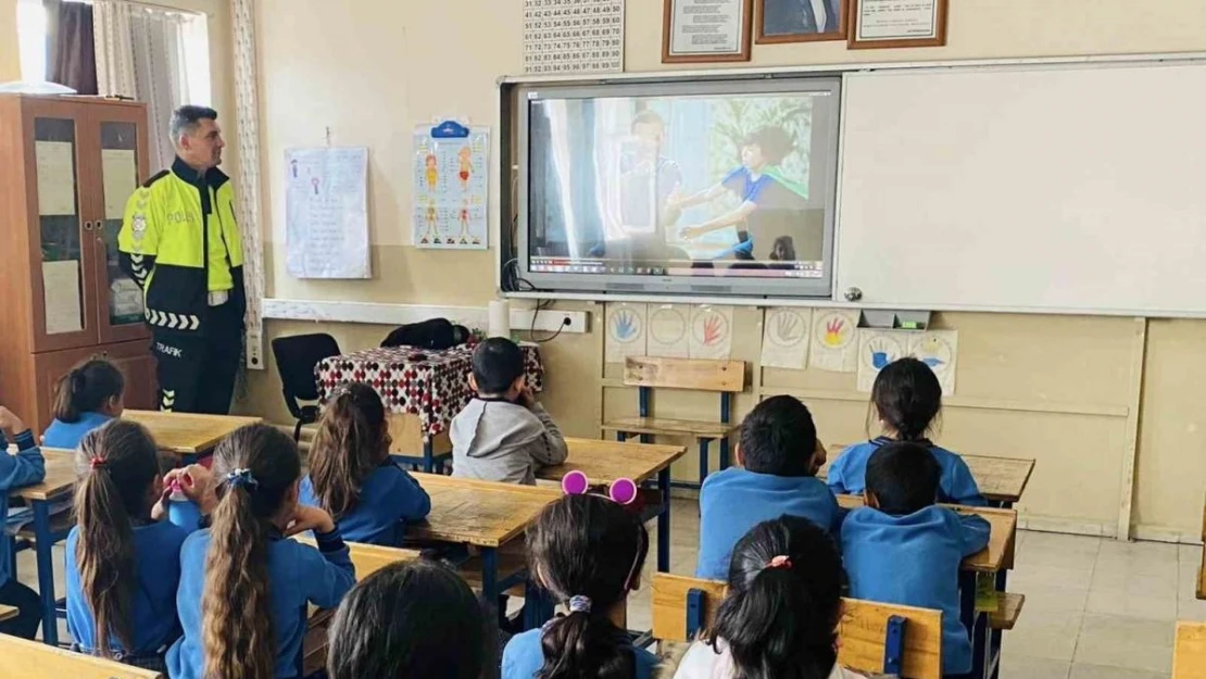 Tatvan'da 'Trafik Kuralları ve Trafik Güvenliği' semineri düzenlendi