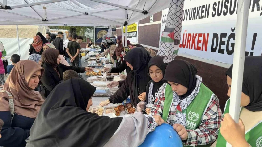 Tatvan'da Gazze'ye yararına hayır çarşısı açıldı