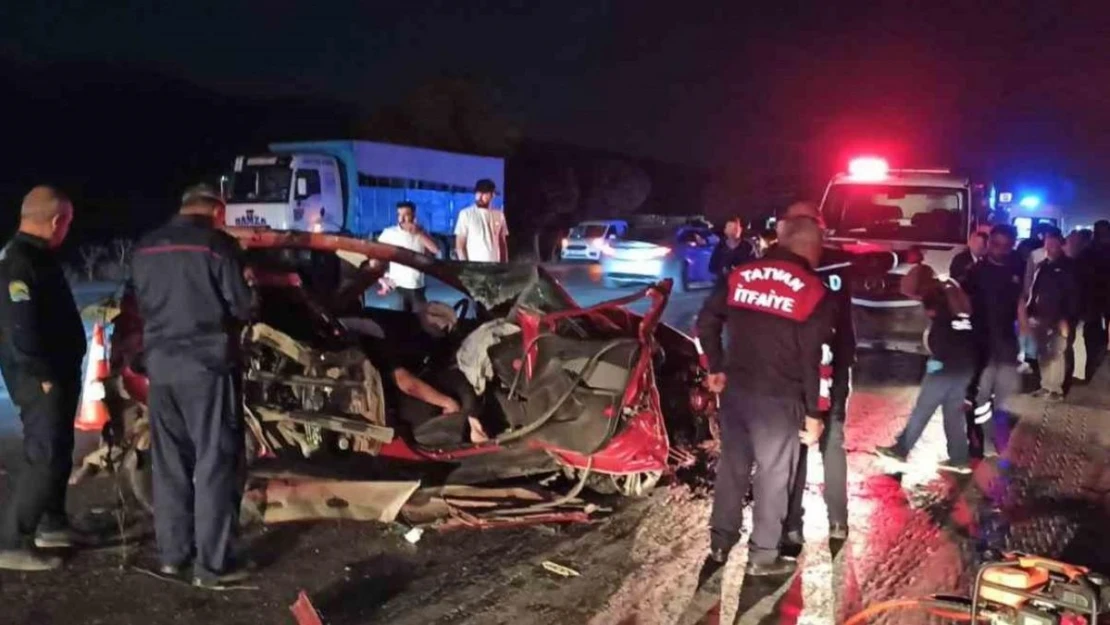 Tatvan'da zincirleme trafik kazası: 1 ölü, 4 yaralı