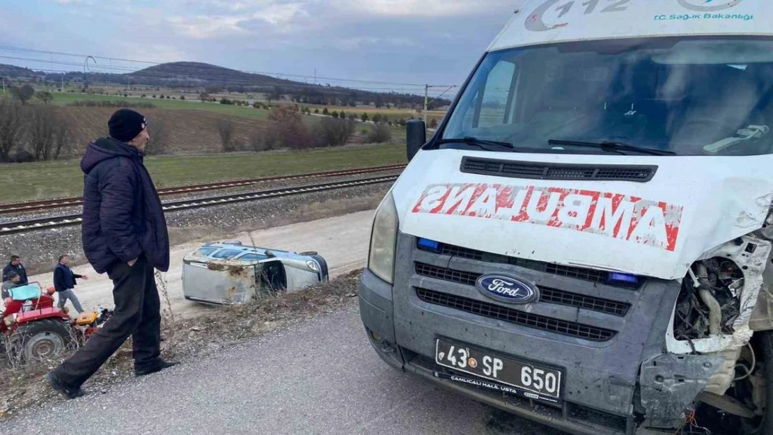 Tavşanlı'da ambulans ile hafif ticari araç çarpıştı: 1 yaralı