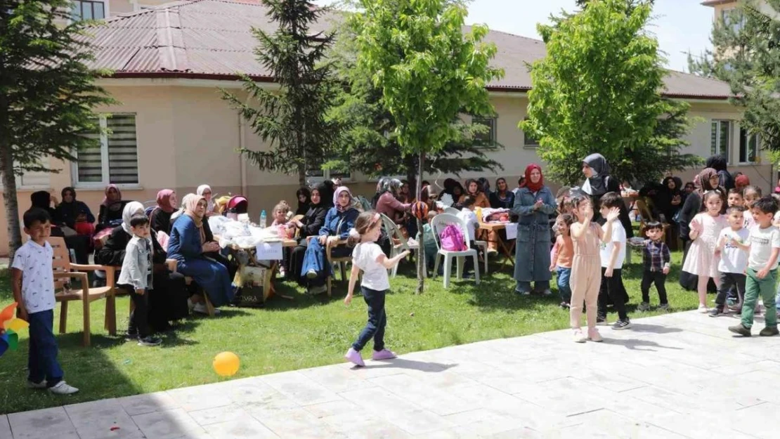 Tekinler Kız Kur'an Kursu'nda yılsonu kapanış programı düzenlendi