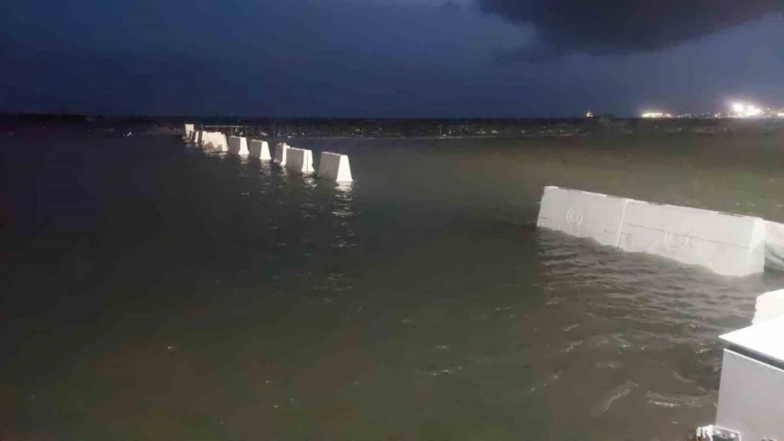 Tekirdağ'da deniz taştı, tsunamiyi andıran görüntüler