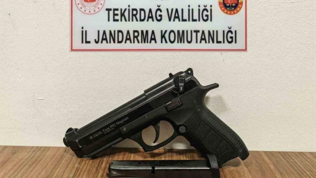 Tekirdağ'da ruhsatsız silah, muşta ve kaçak içki ele geçirildi