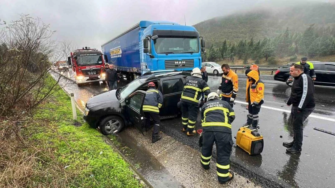 TEM'de zincirleme kaza: 3'ü çocuk 7 yaralı