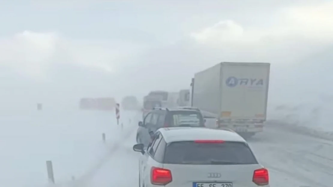 Tendürek Geçidi ağır tonajlı araçlara kapatıldı