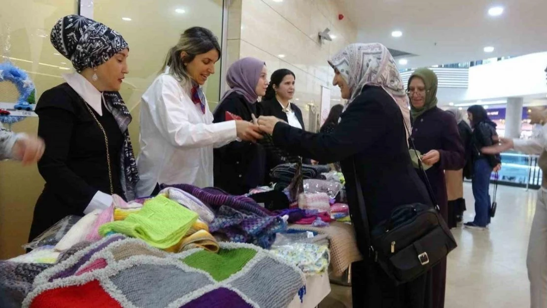 Terapilerde yapılan el emeği ürünlere vatandaşlardan yoğun ilgi