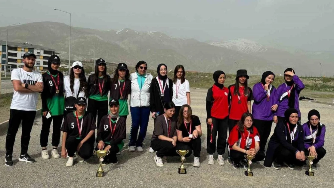 Tercan Anadolu Lisesi kızları boccede Erzincan birincisi oldu