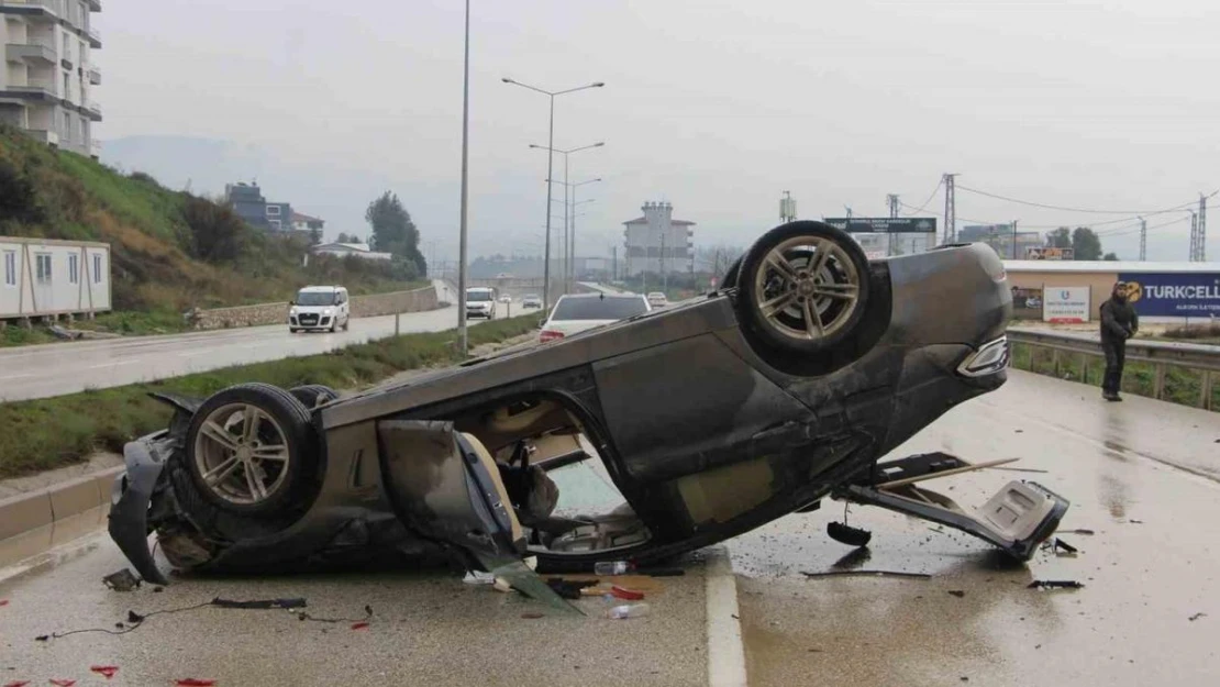 Ters dönen otomobilin sürücüsü yaralandı