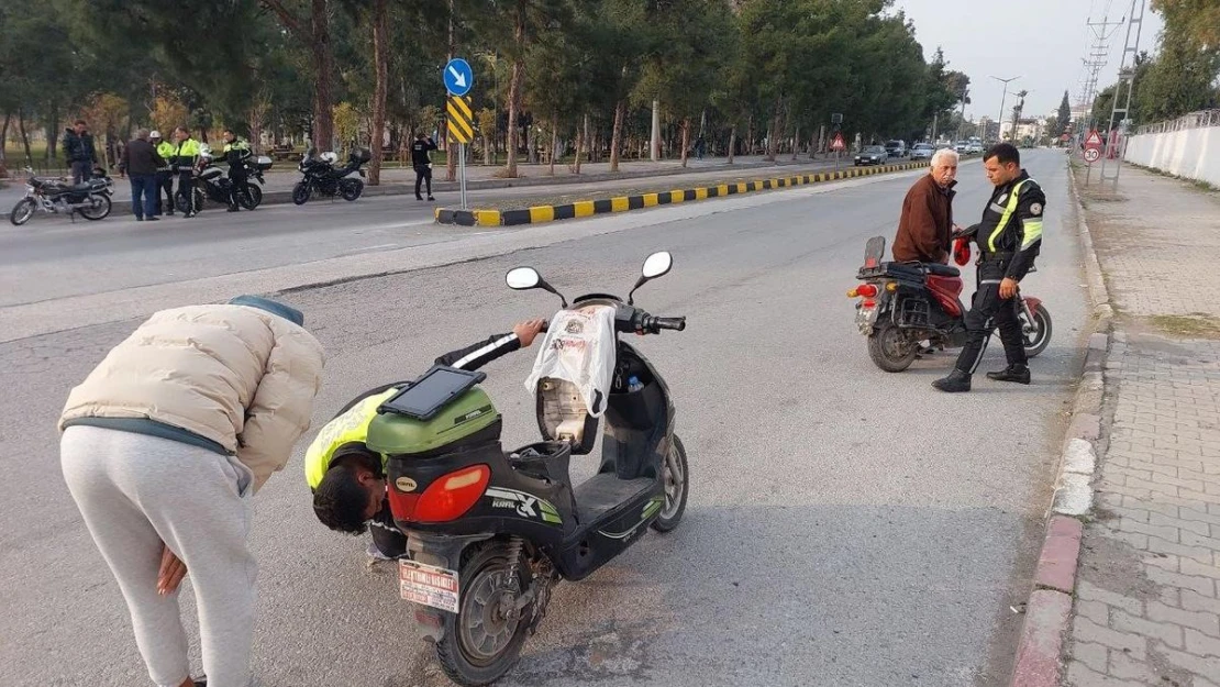 Tescilsiz 10 motosiklet ve 1 araç trafikten men edildi