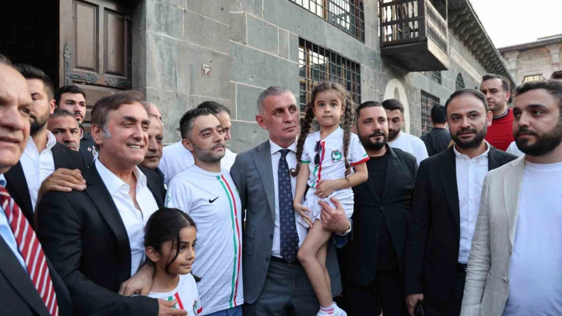 TFF Başkanı Hacıosmanoğlu Amedspor'un gala yemeğine katıldı