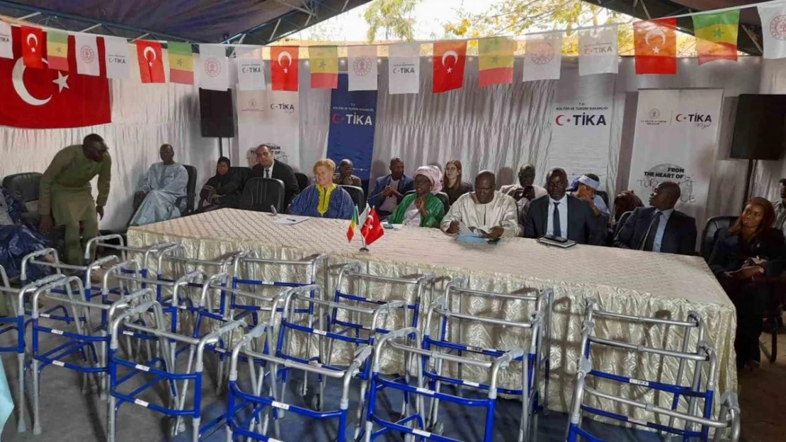 TİKA'dan Senegal'deki yaşlı ve engellilere yürüteç desteği