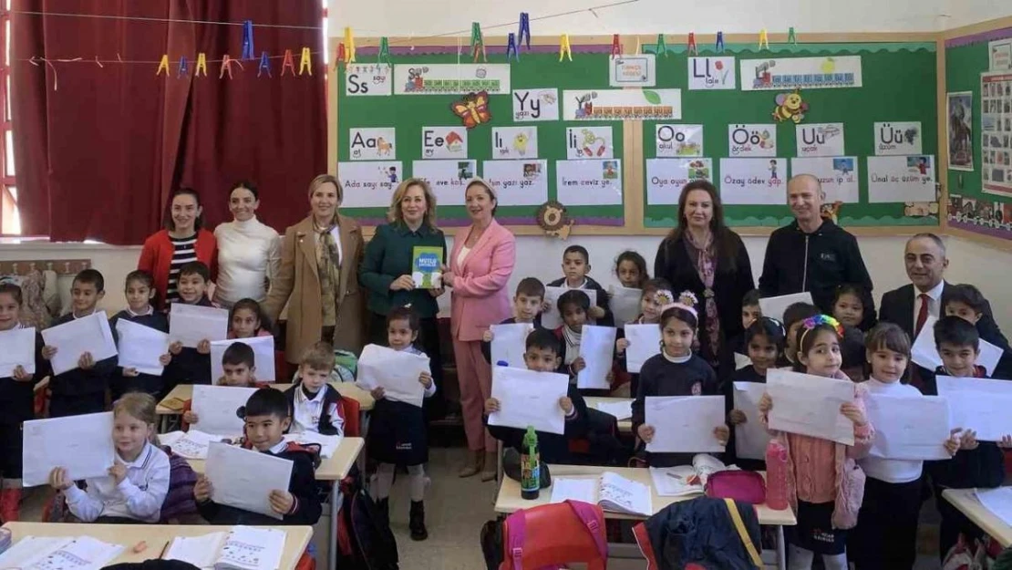 TİKA'nın katkılarıyla KKTC'de birinci sınıf öğrencilerine kitap dağıtımı gerçekleştirildi