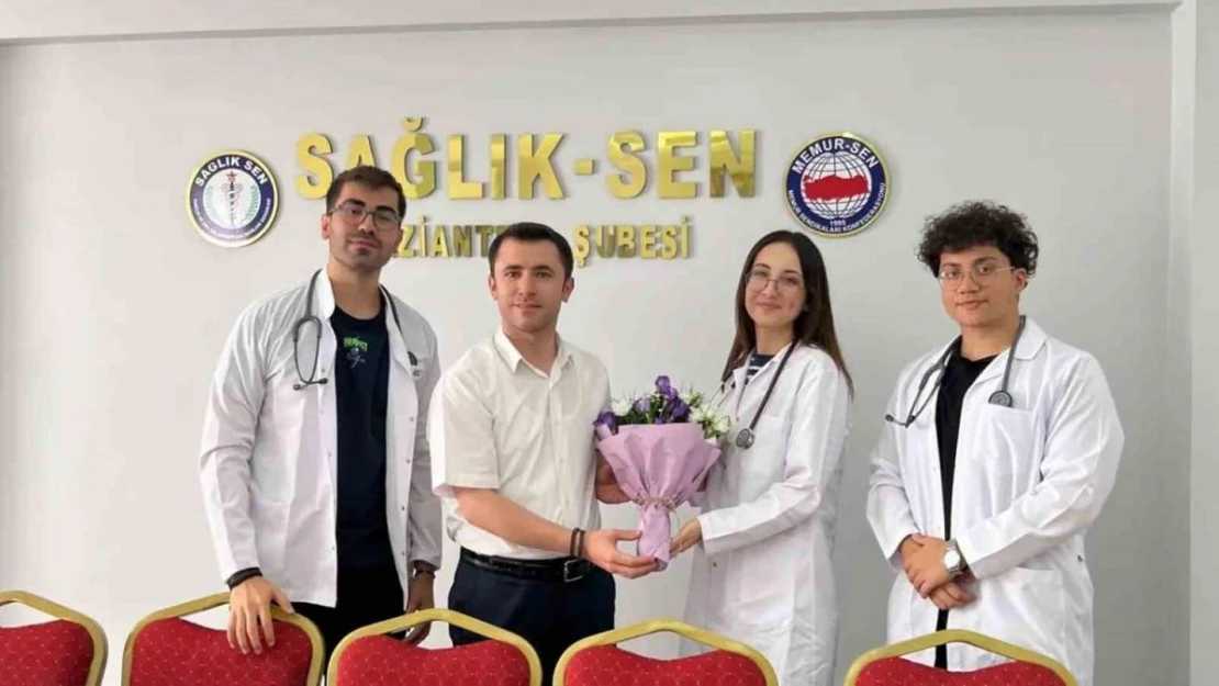 Tıp fakültesi öğrencilerinin ilk stetoskopu Sağlık Sen'den