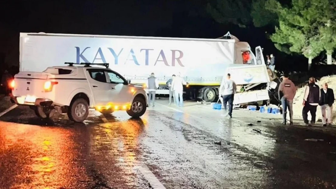 Tır ile transit çarpıştı:1 ölü, 3 yaralı