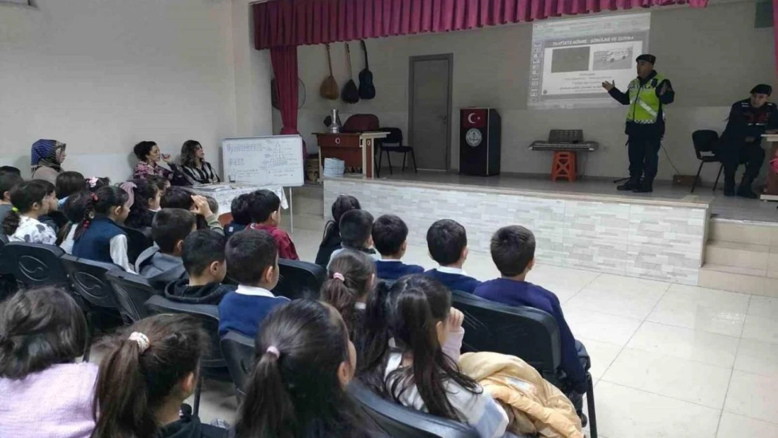 Tokat Jandarması, küçük yol kullanıcılarını bilinçlendiriyor