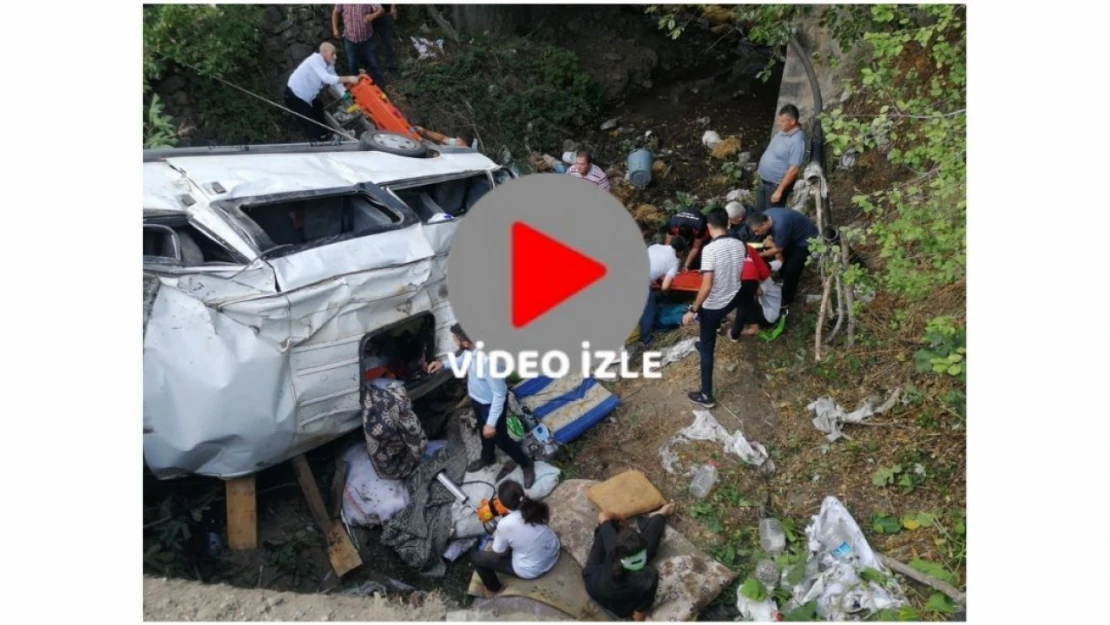 Tokat'ta fındık işçilerini taşıyan minibüs devrildi, çok sayıda yaralı var