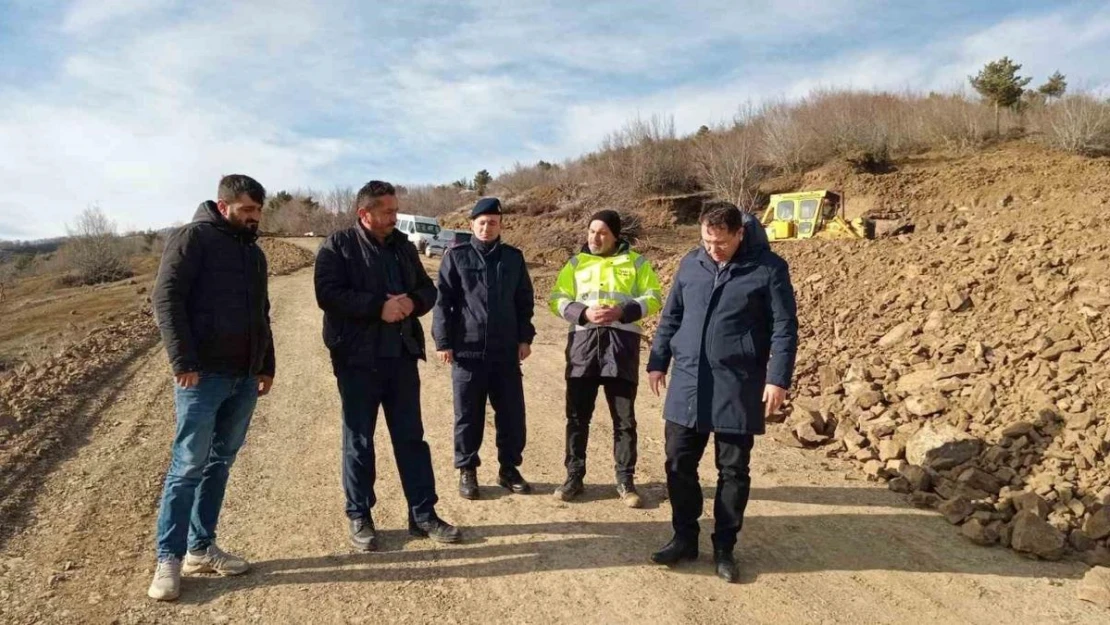 Tokat'ta heyelan etkisiyle zorlanan yolda alternatif çalışmalar hızla ilerliyor