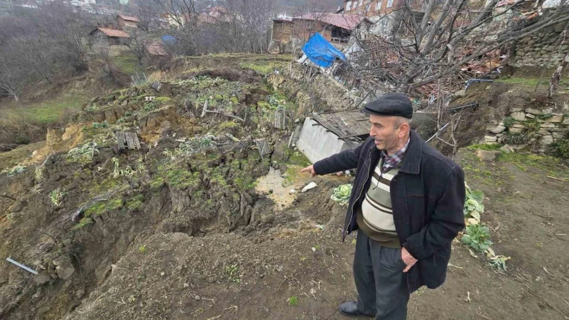 Tokat'ta heyelan sonrası çıkan su merak uyandırdı