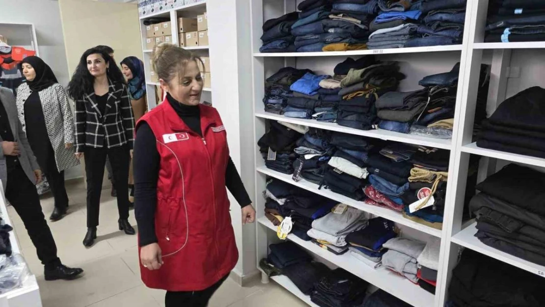 Tokat'ta Kızılay 'Butik Market' Açtı