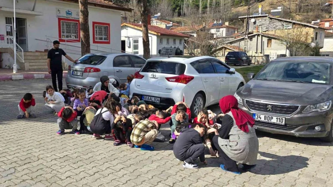 Tokat'ta minik öğrencilere deprem eğitimi